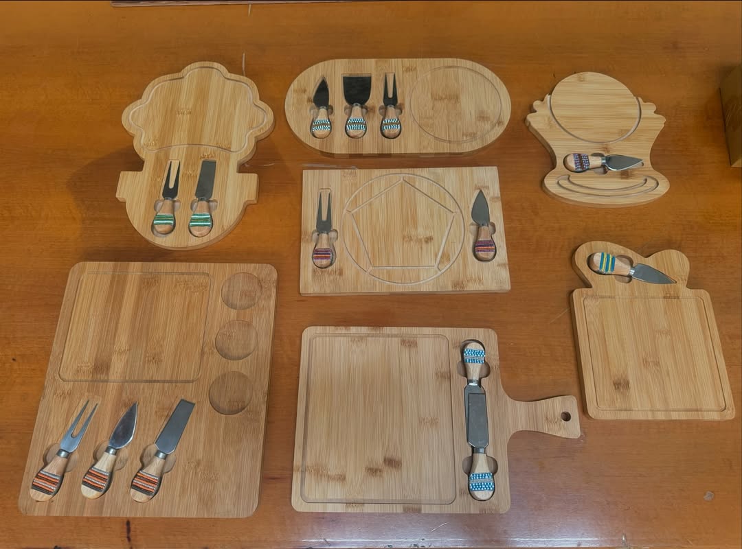 Maasai Feast Geometry – 'Enkátá Oltau' (Gathering Ground) – Artisan Cheese Board & Knife Ensemble.