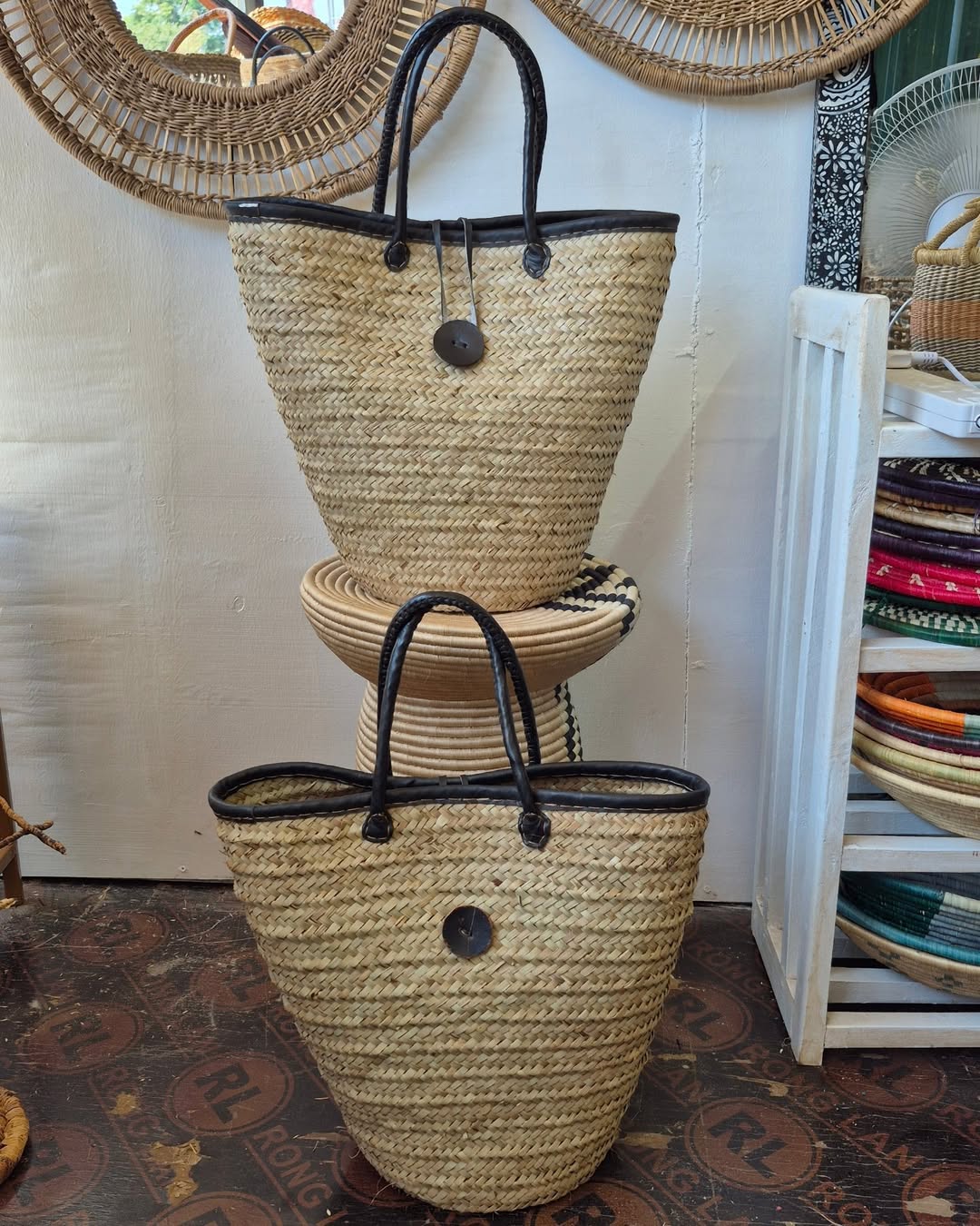 Straw Tote Duo with Leather Handles - Circle of Motion & Minimalism – Enkito e Olkera (Step of Journey).