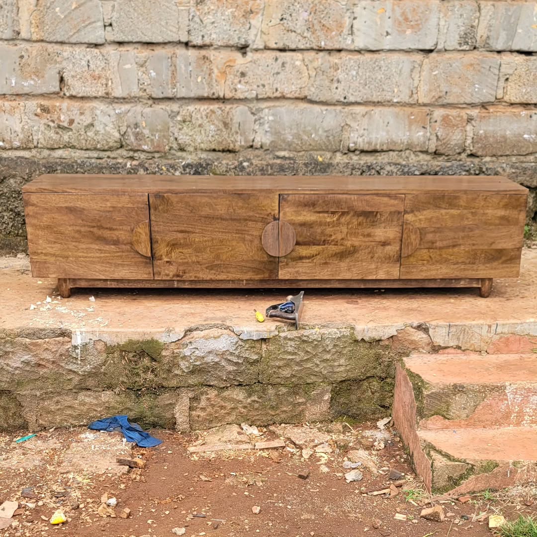 Maasai Grain of Memory – 'Enkátá Oltau' (Gathering Ground) – Circular Handle Cabinet Ritual Ensemble.