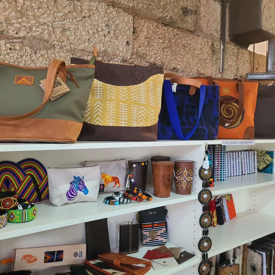 Tote & Trinket Artisan Ensemble - Maasai Vault of Carried Signal – 'Enkátá Olkirenyi' (Path & Pattern).