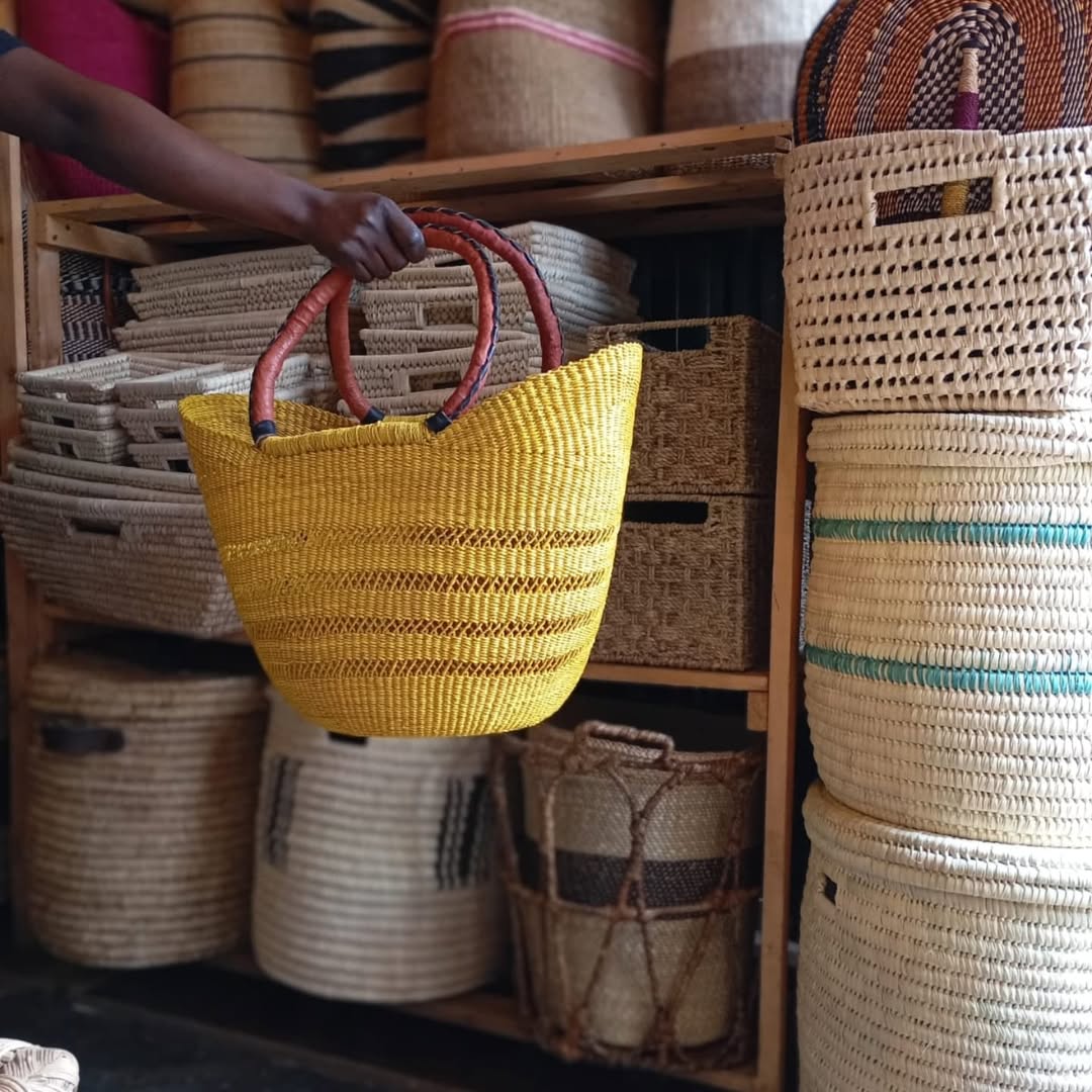 Yellow Woven Bag with Circular Handles - Circle of Color & Carry – Enkito e Oltau (Step of Gathering).