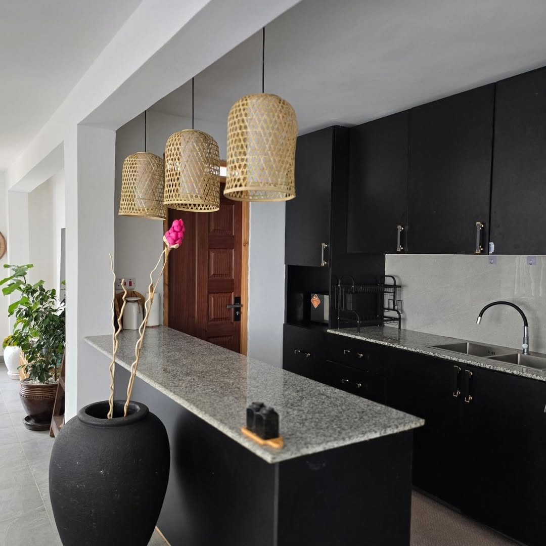 Rattan Pendant Quartet in Modern Kitchen - Circle of Contrast & Calm – Enkito e Ang’ (Step of Light).