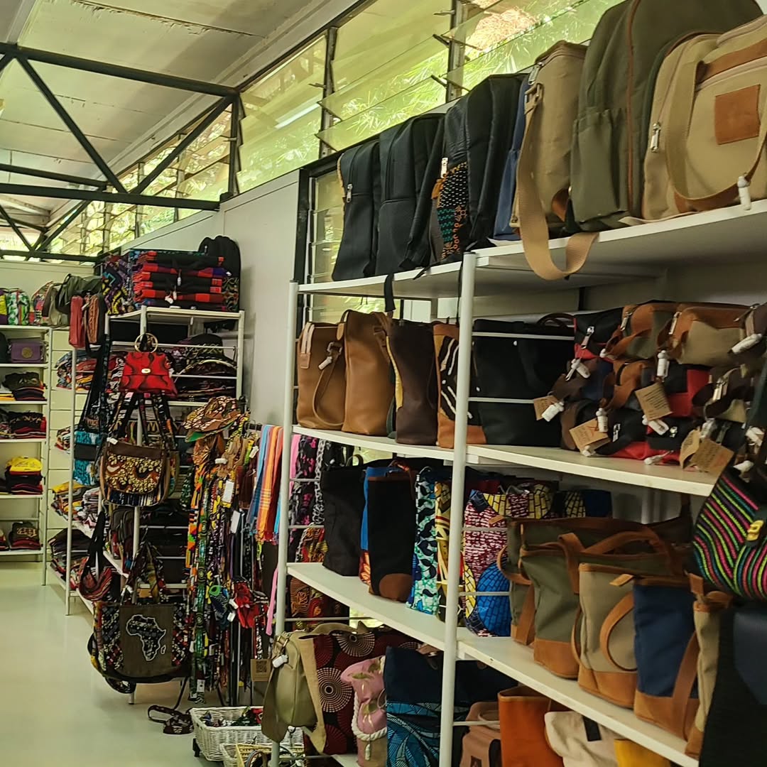 Maasai Vault of Carried Identity – Enkátá Enkare Oltau (Journey & Guardian) – Artisan Bag Ritual Gallery