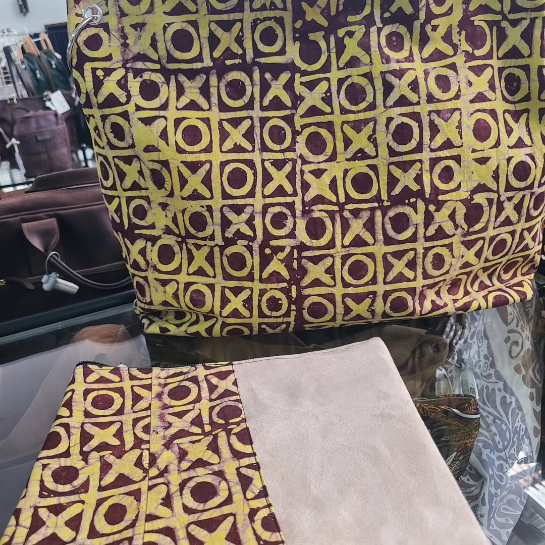 X/O Grid Bag Ritual Ensemble - Maasai Glyphs of Ground – 'Enkátá Olkaria' (Journey & Pattern).Contain symbol. Weave rhythm.