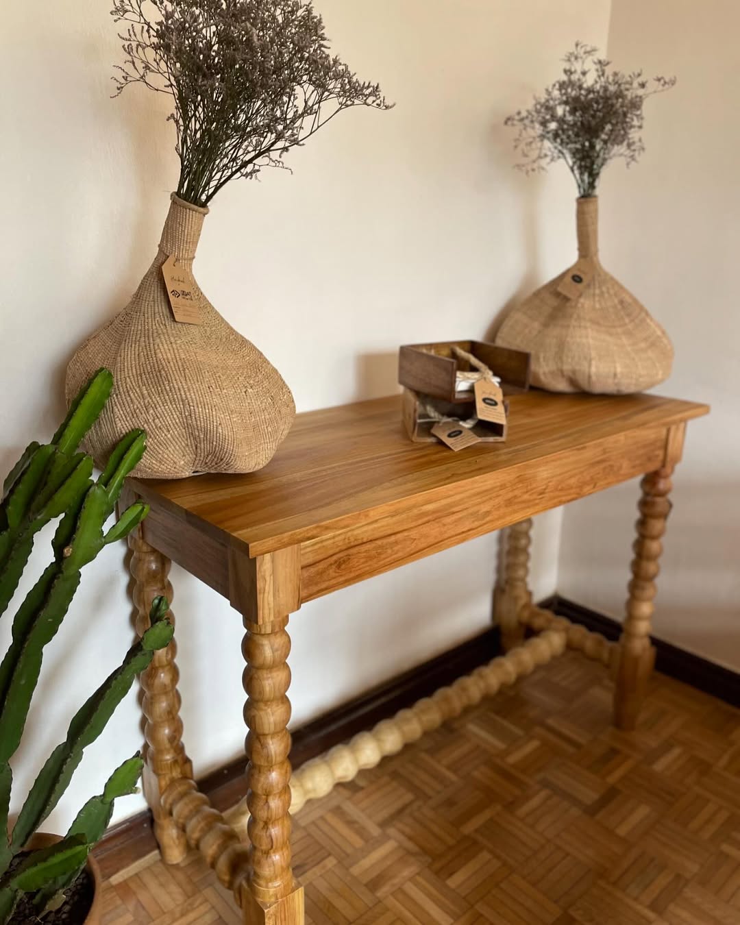 Maasai Floral Offering Ensemble – 'Enkishon' (Blessing) – Woven Vase & Ritual Table Set.