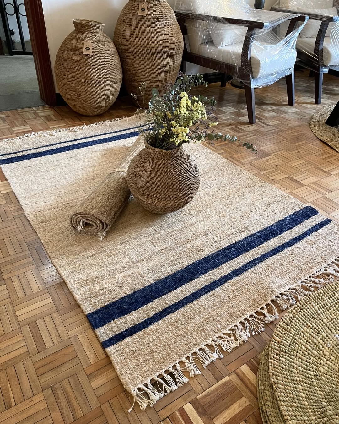Maasai Woven Grounding Ensemble – 'Enkátá Rátutaté' (Three Seasons) – Rug, Baskets & Ritual Arrangement.