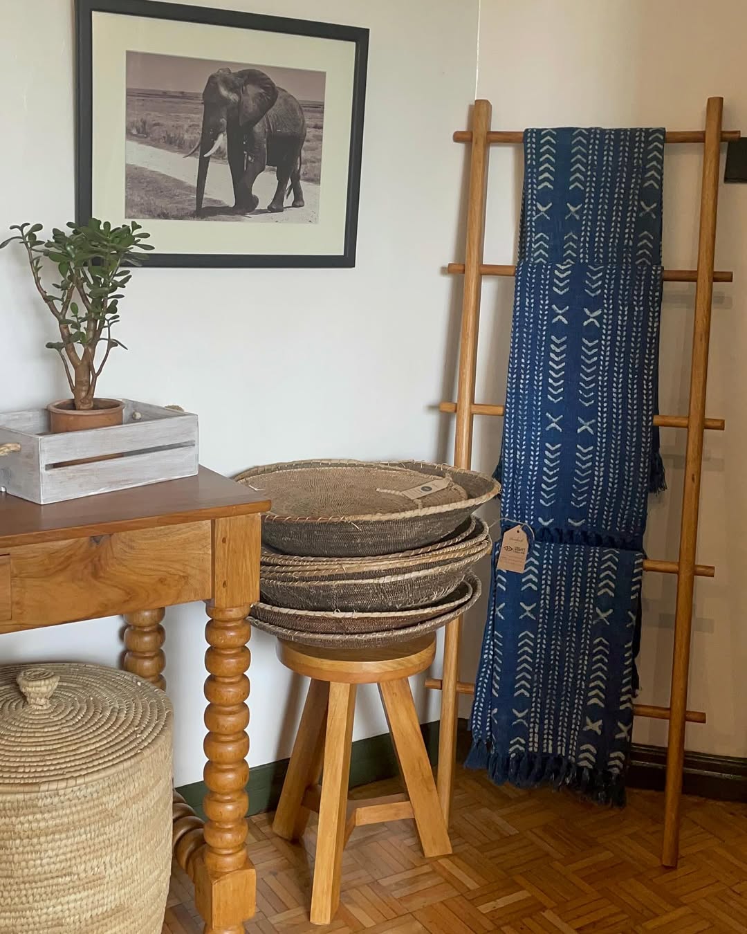 Maasai Restful Corner Ensemble – 'Enkítá Olng’ej' (Echo Form) – Textile Ladder, Baskets & Framed Rituals.