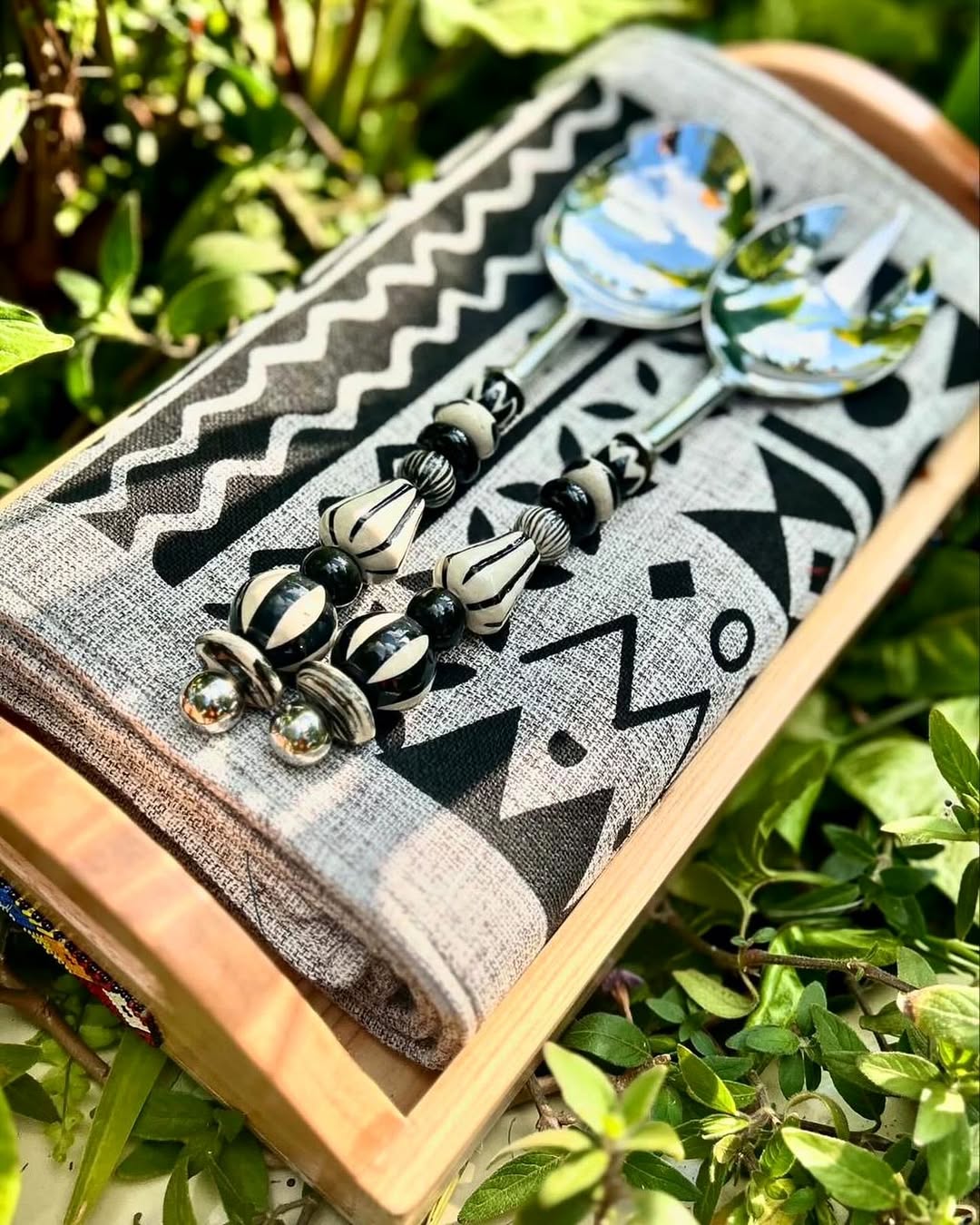 Maasai Sky Spoons – 'Enkátá Emut' (Adornment & Echo) – Beaded Utensil & Ritual Tray Ensemble.