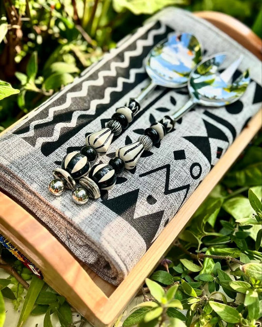 Maasai Sky Spoons – 'Enkátá Emut' (Adornment & Echo) – Beaded Utensil & Ritual Tray Ensemble.