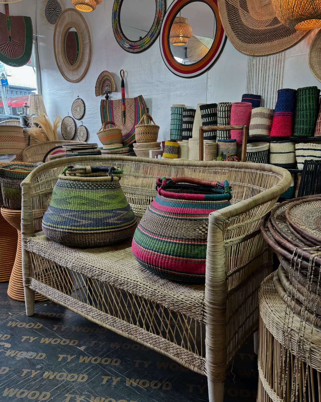 Wicker Bench Display with Hanging Baskets & Mirrors - Circle of Abundance & Artistry – Enkito e Naramat (Step of Stillness).