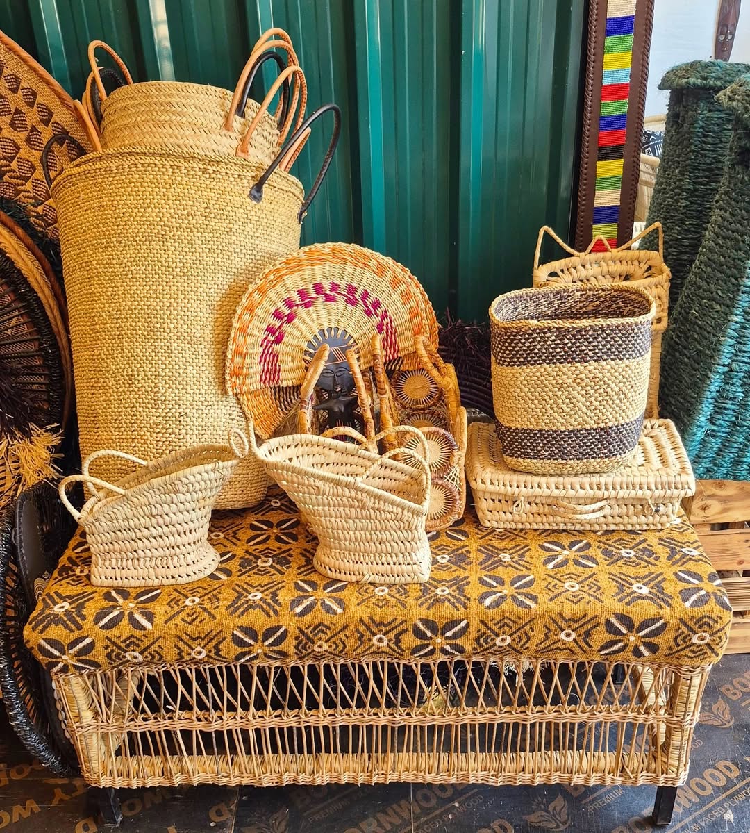 Artisan Basket Display with Fan Accent - Circle of Containment & Color – Enkito e Oltau (Step of Offering).