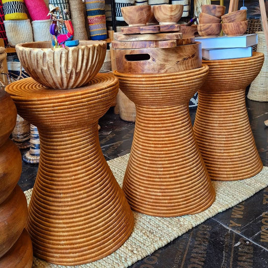 Ribbed Pedestal Trio with Carved Bowls - Circle of Elevation & Earth – Enkito e Oltau (Step of Offering).