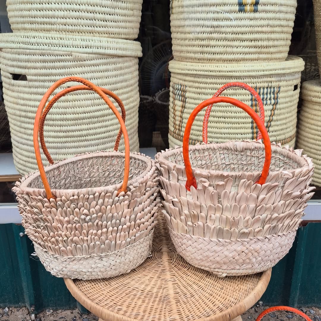 Petal-Textured Basket Duo with Orange Handles - Circle of Gesture & Grounding – Enkito e Oltau (Step of Offering).