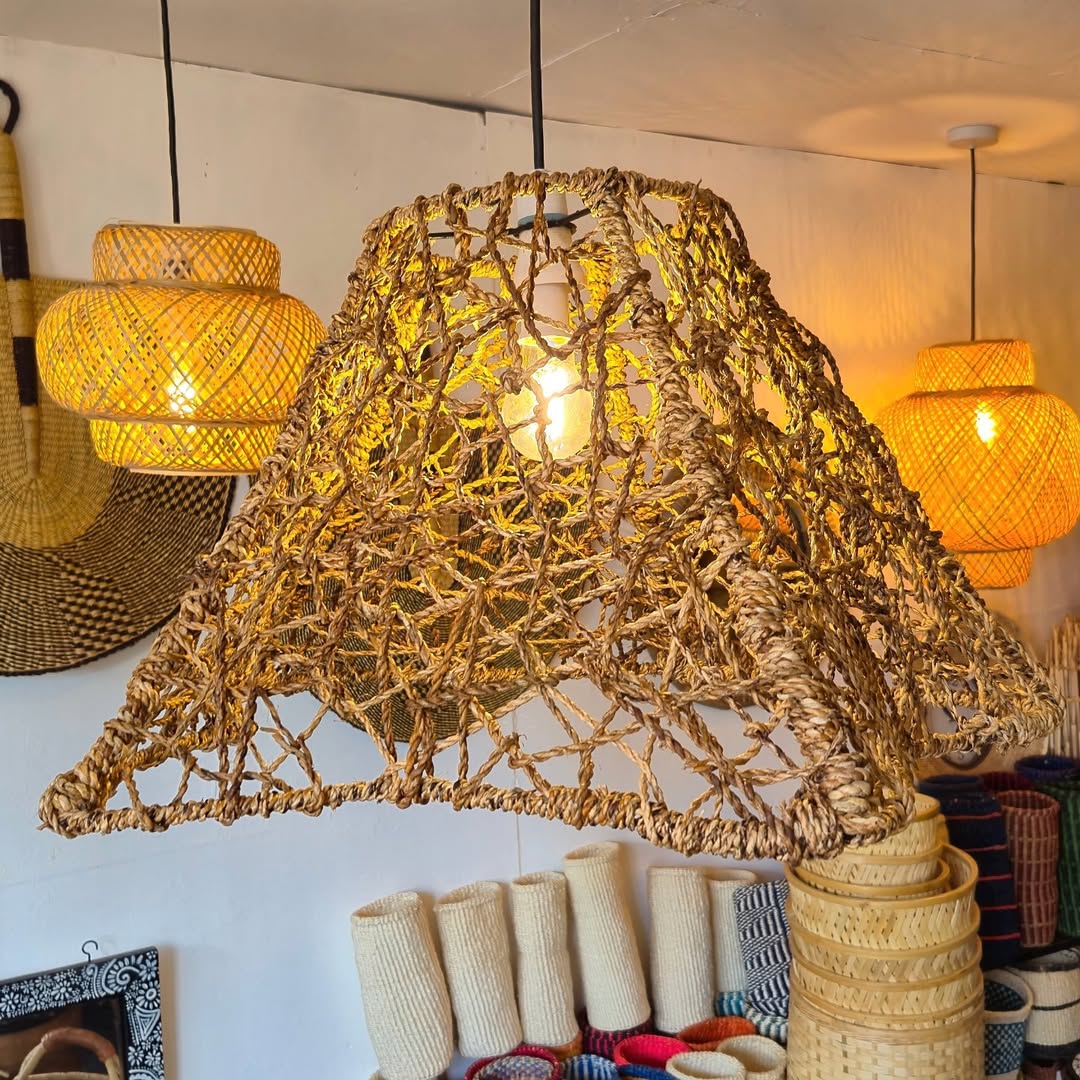 Net-Woven Pendant with Exposed Light - Circle of Geometry & Glow – Enkito e Enkai (Step of Illumination).