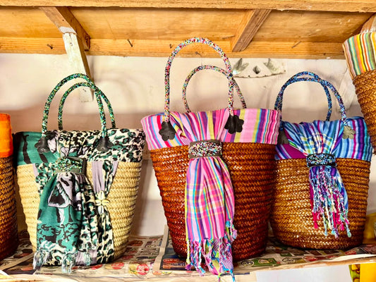 Savannah Carry Bags-All in Stripe & Straw - Tote of Vibrance & Flow – Enkito e Emayian (Step of Celebration).