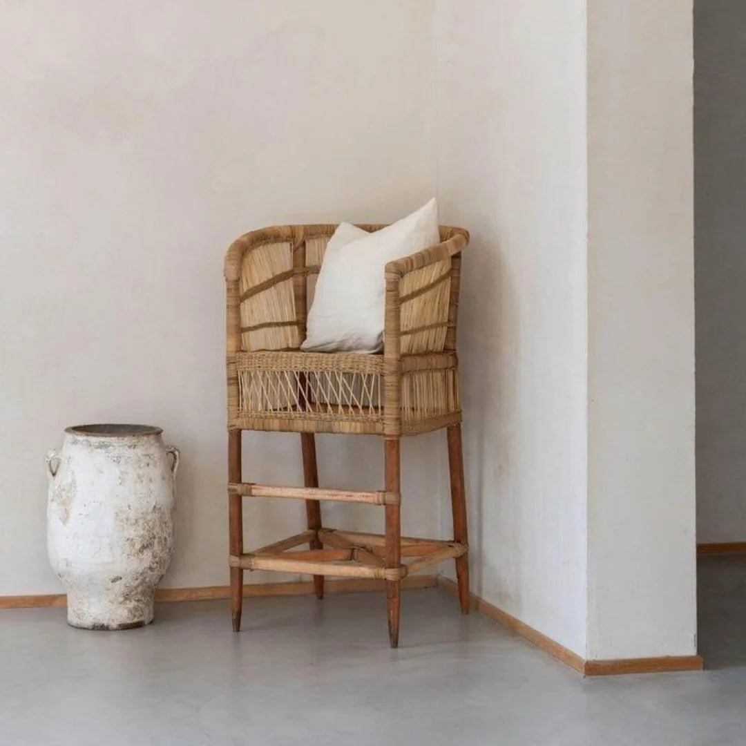 Wicker Chair with Milk Vessel Accent - Circle of Quiet & Grain – Enkito e Naramat (Step of Stillness).