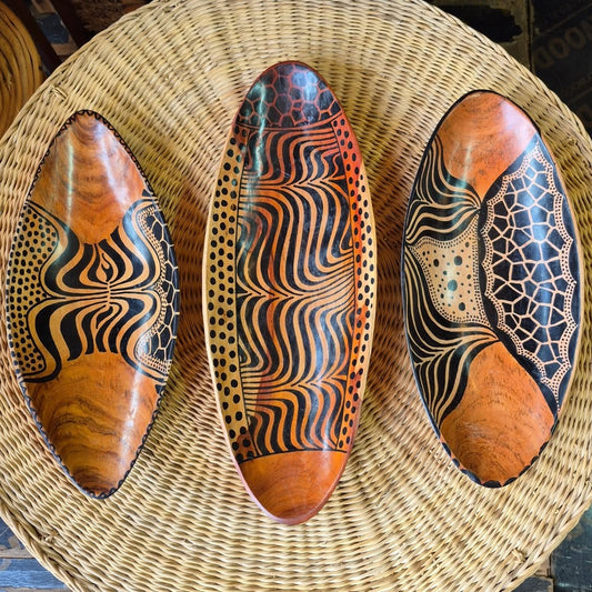 Painted Wooden Bowl Trio on Woven Mat - Circle of Pattern & Offering – Enkito e Oltau (Step of Offering).