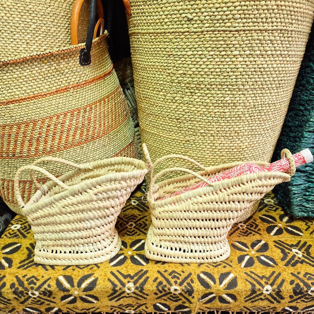 Artisan Basket Ensemble on Floral Ground - Circle of Scoop & Stripe – Enkito e Oltau (Step of Offering).