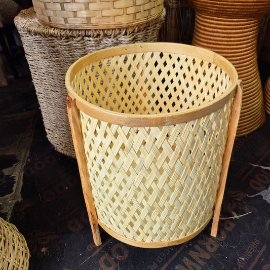 Cylindrical Lattice Basket with Wooden Supports - Circle of Frame & Flow – Enkito e Naramat (Step of Stillness).