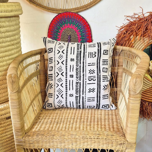 Wicker Chair with Tribal Cushion and Fan Wall - Circle of Seat & Spirit – Enkito e Enkai (Step of Illumination).