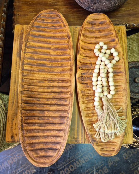 Ribbed Wooden Serving Trays with Bead Garland - Circle of Tray & Tether – Enkito e Oltau (Step of Offering).