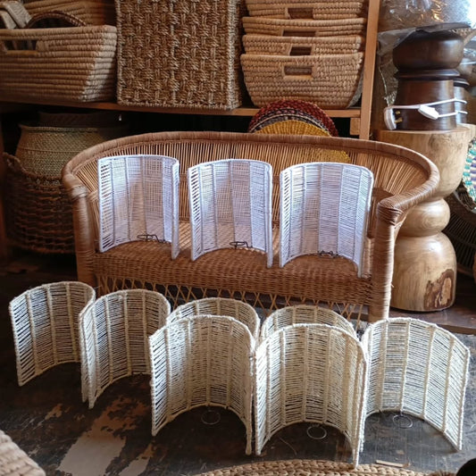 Artisan Wicker Display – Curved Chair  Spirit Screens – Enkito e Oltau (Step of Gathering).