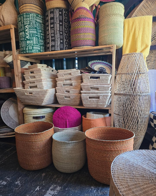 Artisan Shelf Display – Color Weave & Utility Harmony – Enkito e Oltau (Step of Gathering).