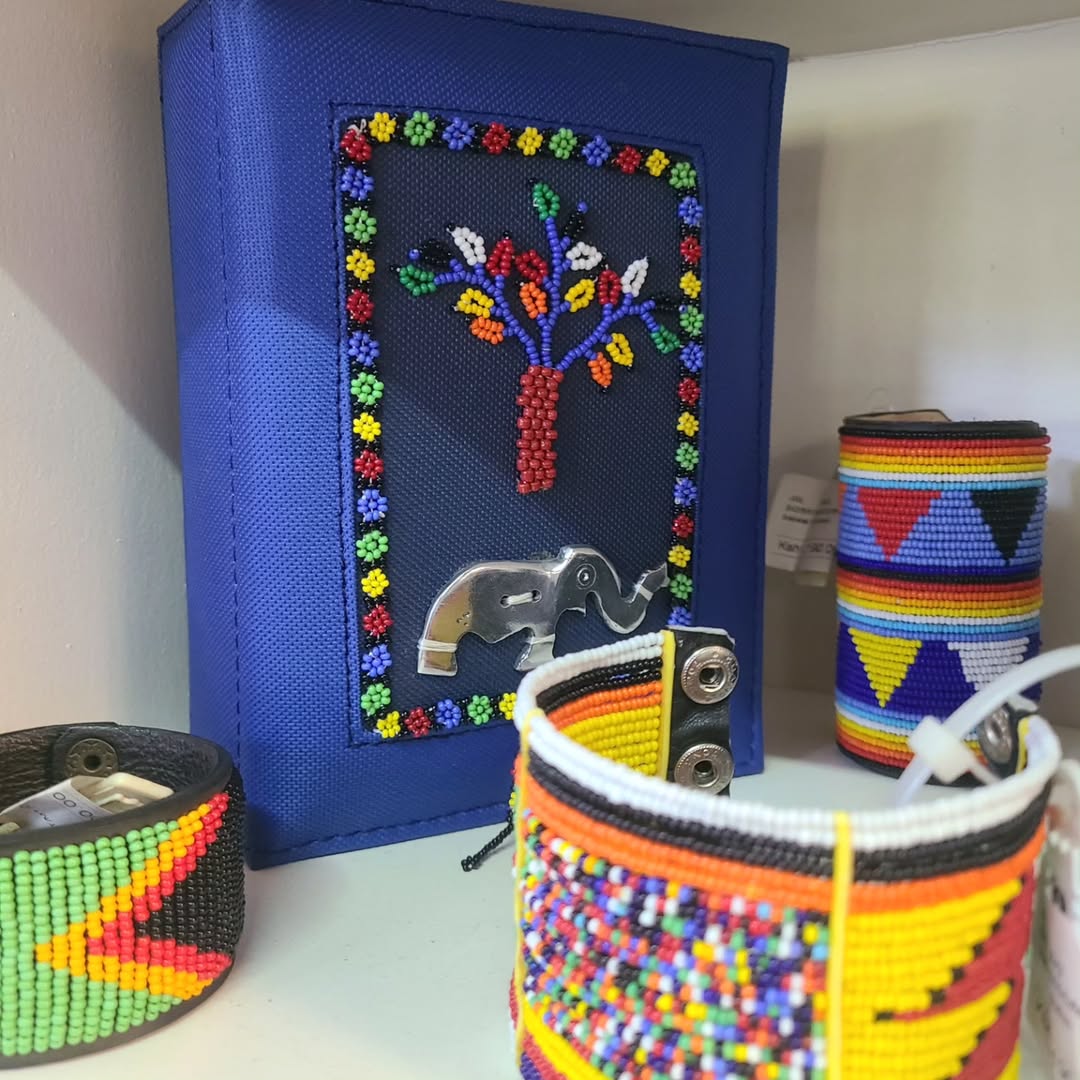 Maasai Symbolic Beadwork Ensemble - Maasai Vault of Tree Echo – 'Enkátá Olkirenyi' (Path & Bloom).