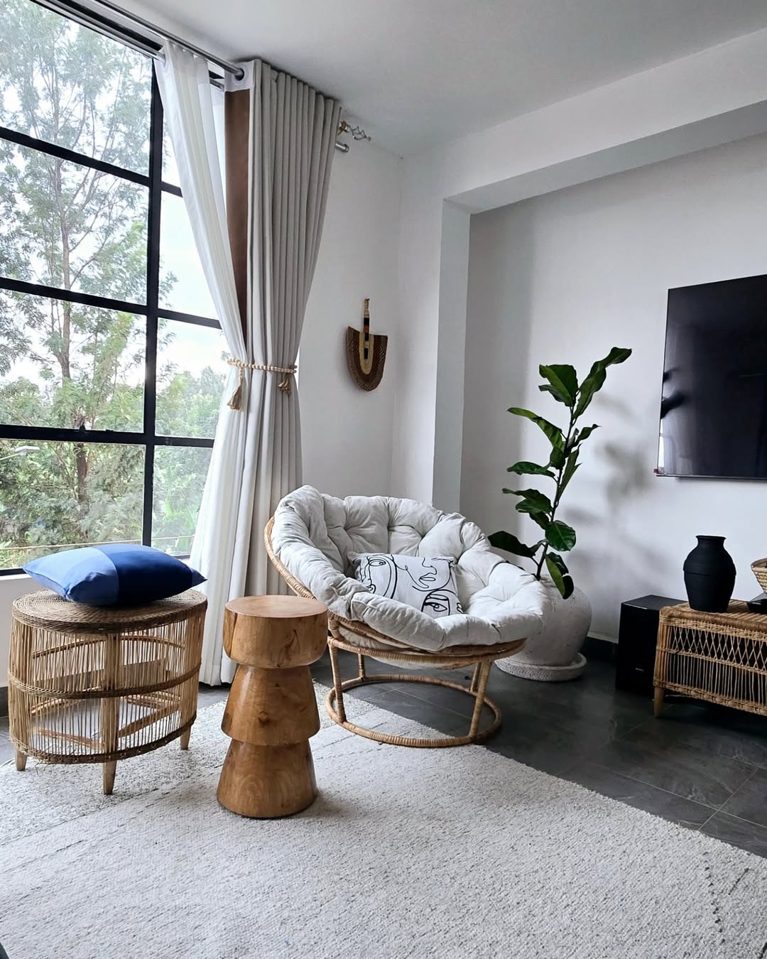 Artisan Spirit Lounge – Papasan Rest & Sculpted Stillness – Enkito e Enkai (Step of Grace).