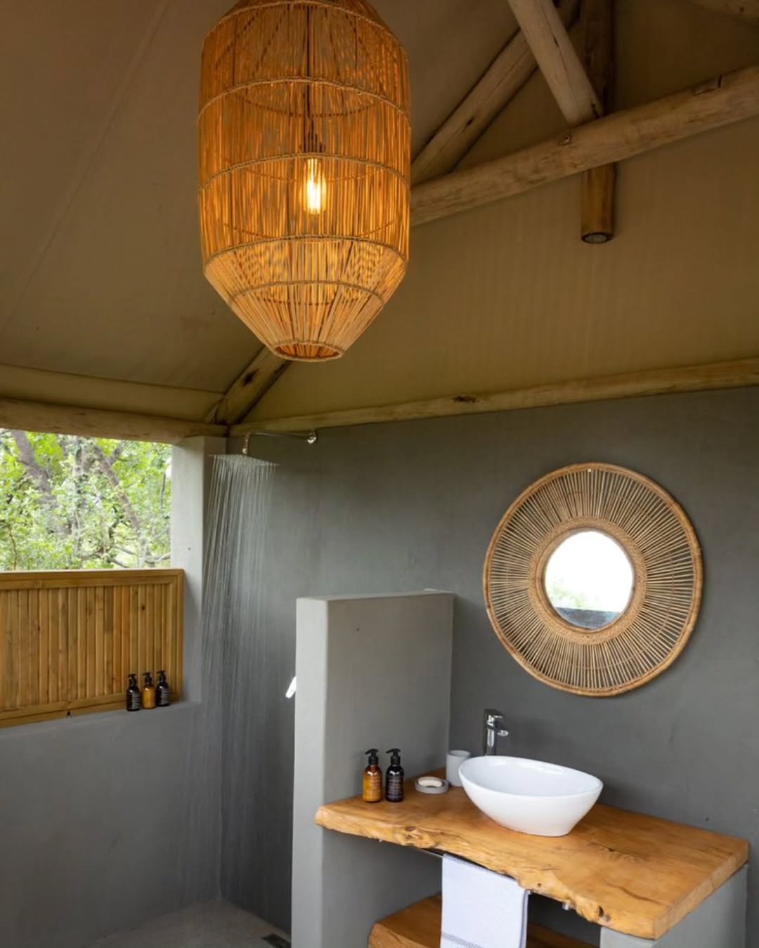 Artisan Ritual Wash – Concrete Calm & Woven Light – Enkito e Enkai (Step of Grace).