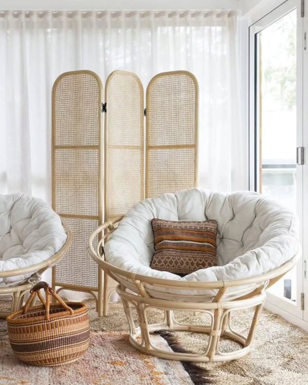 Artisan Nest Lounge – Papasan Rest & Striped Containment – Enkito e Enkai (Step of Grace).