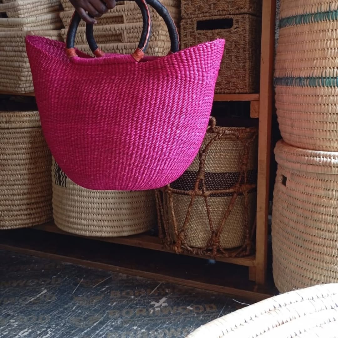 Pink Woven Basket with Wrapped Handles - Circle of Color & Carry – Enkito e Oltau (Step of Gathering).