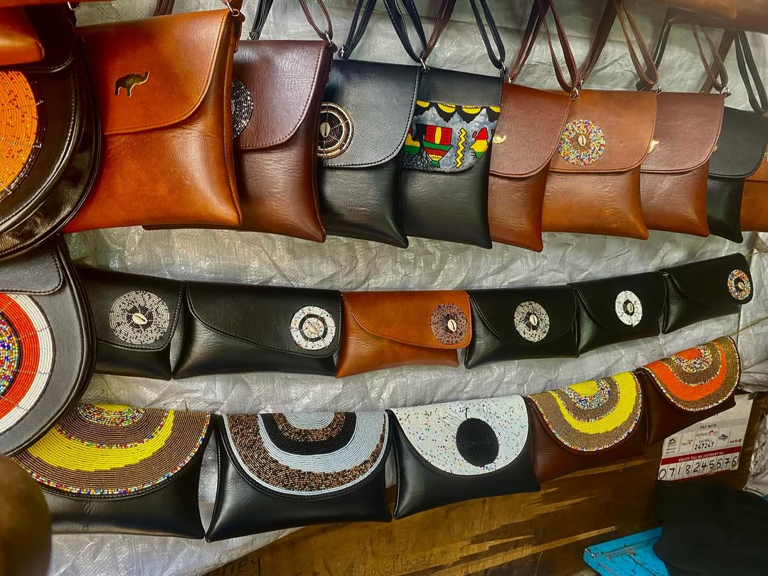 HANDCRAFTED CLUTCH BAGS – ‘Palette Echo’ Collection.