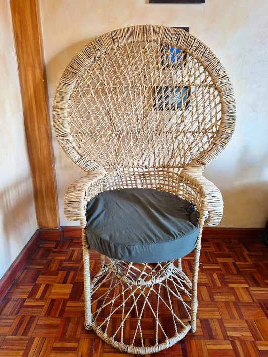 Woven Throne Chair in Ceremonial Geometry - Circle of Rest & Radiance – Enkito e Enkop (Step of Grounding).