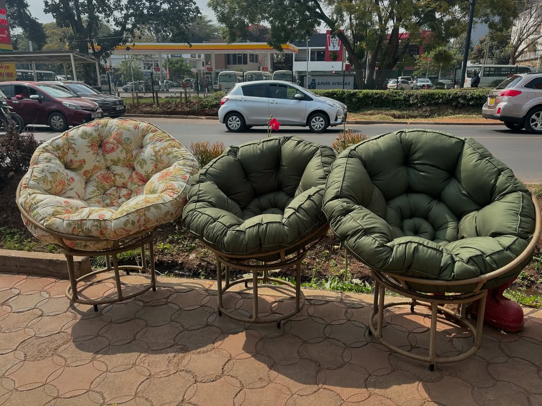 Papasan Trio by the Roadside - Circle of Pause & Pattern – Enkito e Naramat (Step of Stillness).