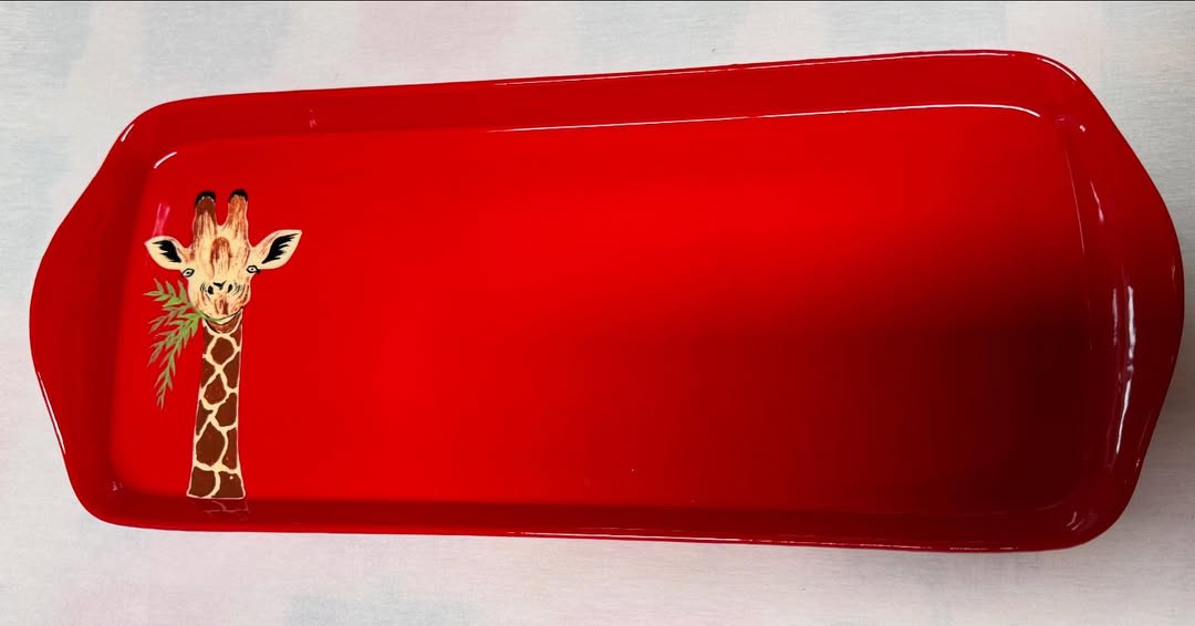 Maasai Leaf of Grace – 'Enkátá Emut' (Adornment & Echo) – Giraffe Tray Ritual Offering.