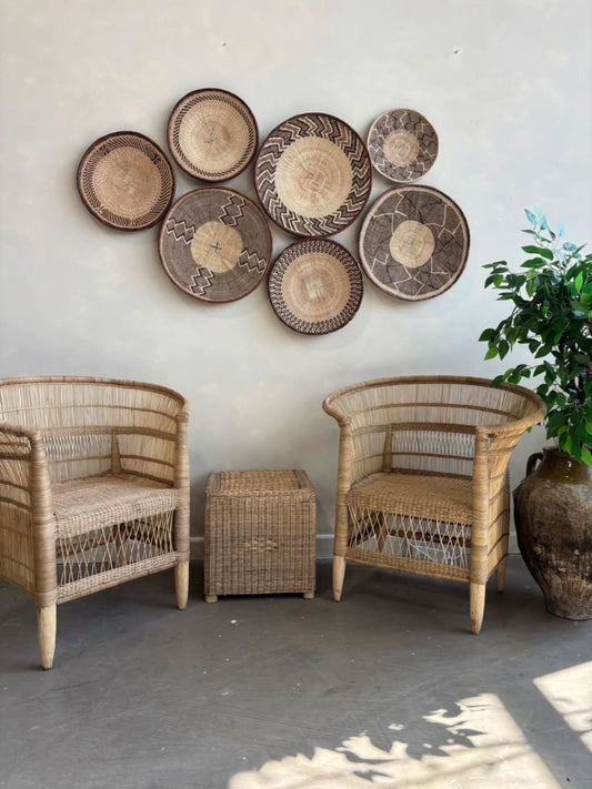 Wicker Armchairs with Basket Wall Display - Circle of Rest & Rhythm – Enkito e Nabo (Step of New Life).
