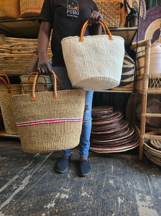 Dual Woven Tote Bags in Artisan Motion - Circle of Carry & Contrast – Enkito e Oltau (Step of Gathering).