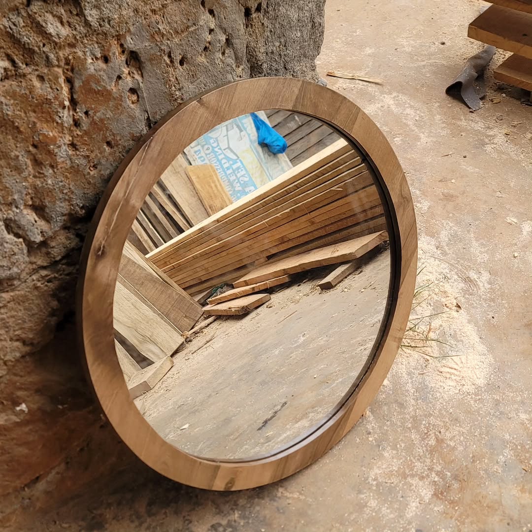 Round Mirror Ritual Ensembl - Maasai Circle of Echo – 'Enkátá Emut' (Adornment & Echo).