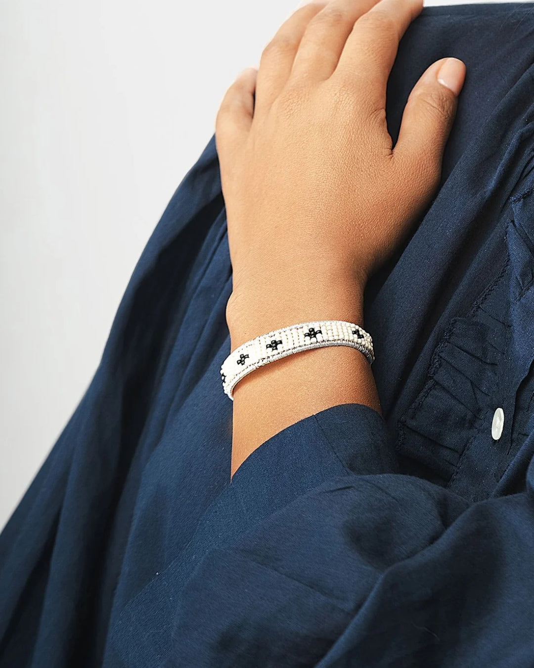 Ancestral Compass Bracelet in Ivory & Onyx - Weave of Protection & Path – Enkito e Olkereti (Step of Adornment).