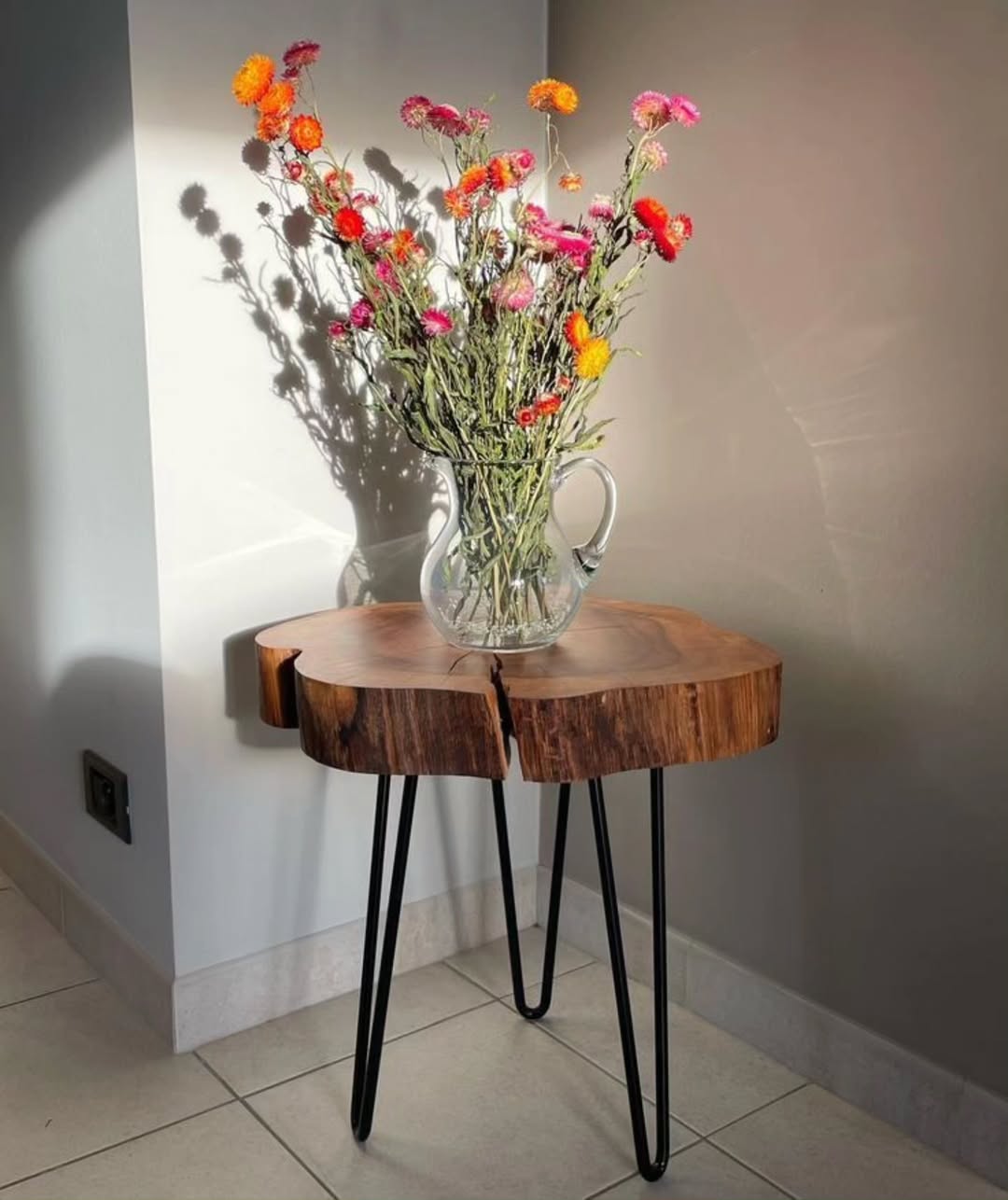 Strawflower Vase on Rustic Table - Circle of Bloom & Pause – Enkito e Naramat (Step of Stillness).