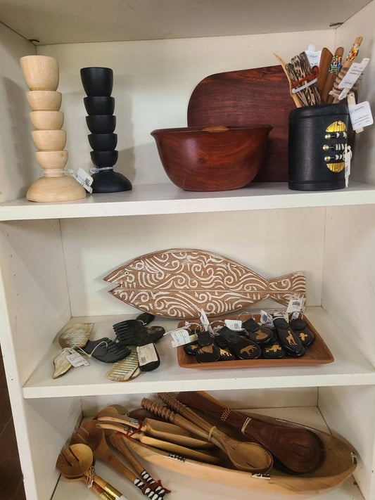 Maasai Vault of Sculpted Kinship – Enkátá Oltau Enkare (Guardian & Pulse) – Artisan Ritual Shelf Ensemble